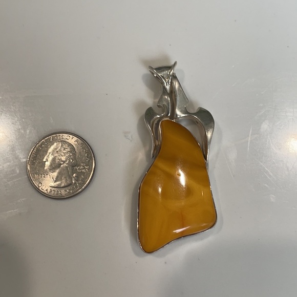 Large butterscotch Amber pendant, beautiful piece - Picture 5 of 7
